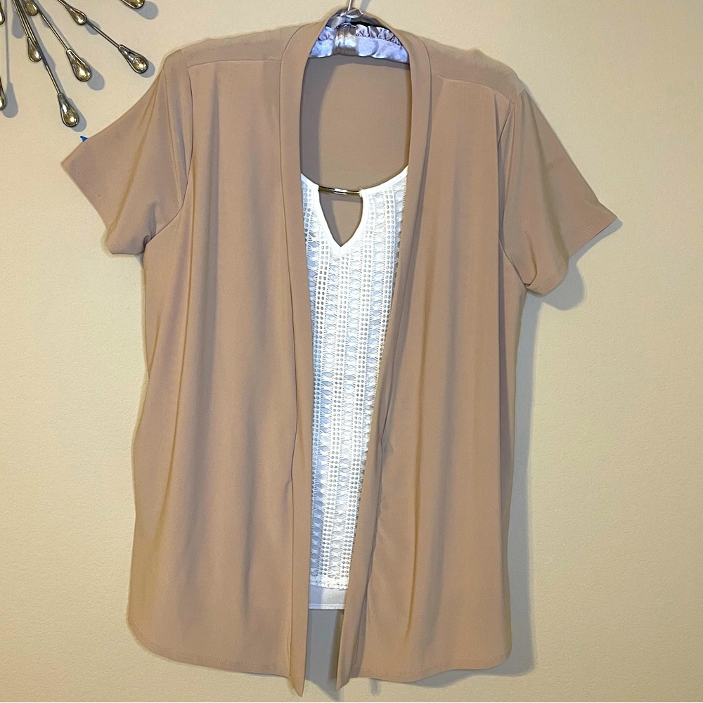 BEAUTIFUL TOP WITH ATTACHED WHITE CROCHET FRONT SIZE LARGE